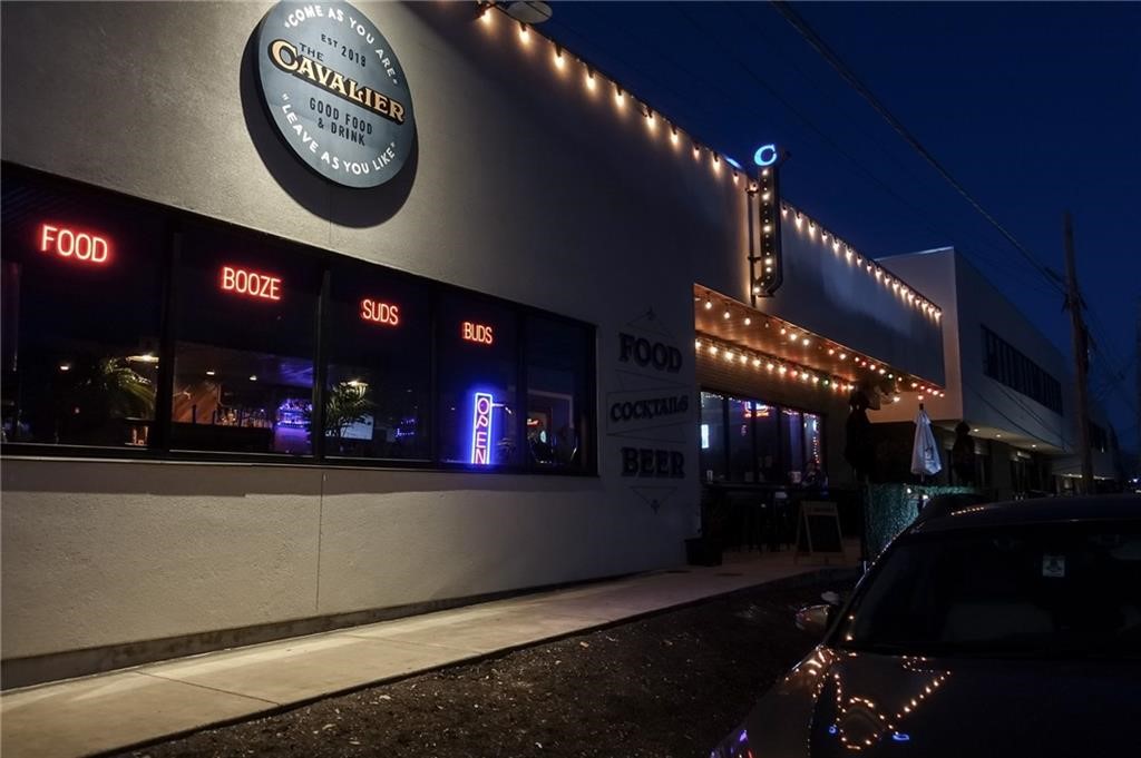 2413 East 9th Street, Unit 2 Austin, TX 78702 - Photo 31 of 38 Offers exceptional access to some of the city’s most popular bars, restaurants, and local hotspots.