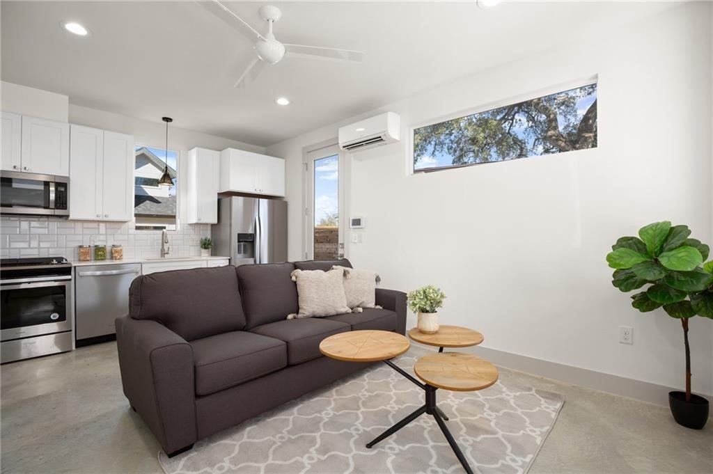 2413 East 9th Street, Unit 2 Austin, TX 78702 - Photo 4 of 38