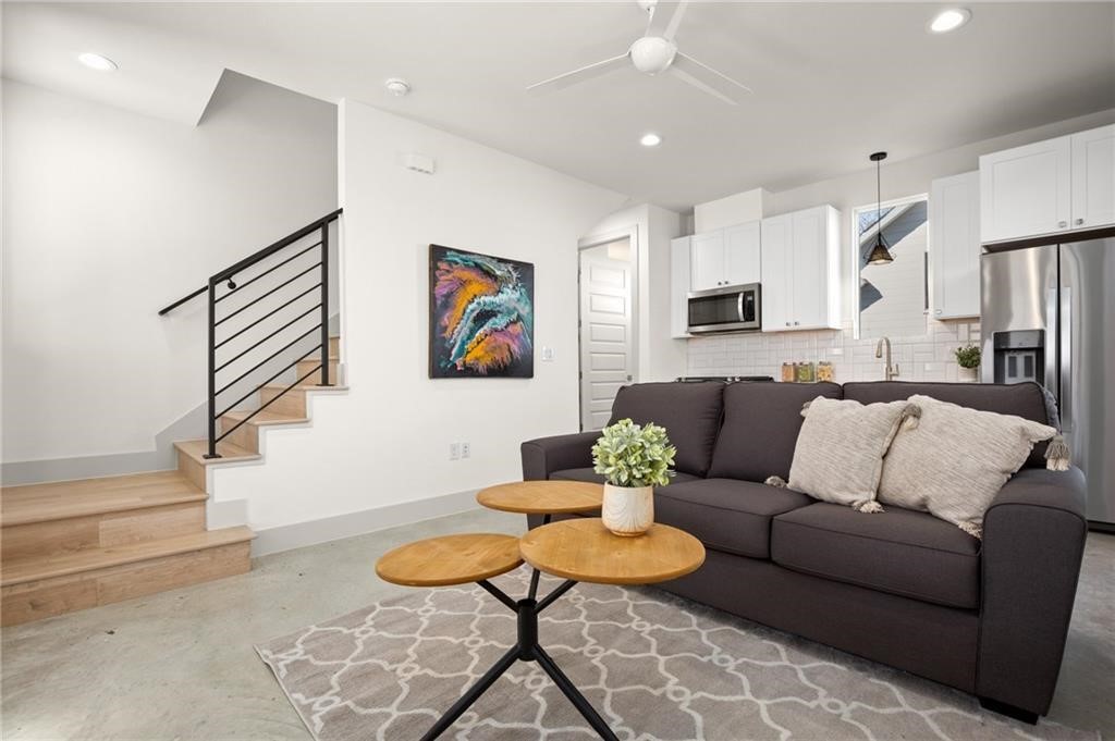 2413 East 9th Street, Unit 2 Austin, TX 78702 - Photo 5 of 38