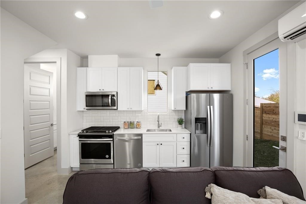 2413 East 9th Street, Unit 2 Austin, TX 78702 - Photo 6 of 38