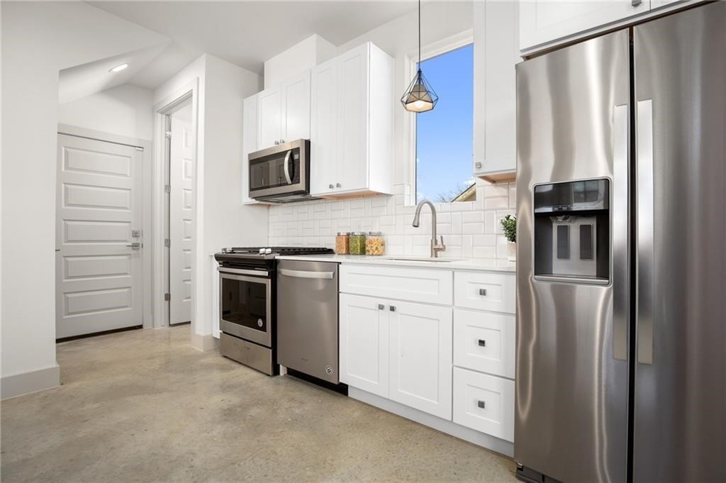 2413 East 9th Street, Unit 2 Austin, TX 78702 - Photo 7 of 38