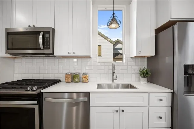 $2,600 | 2413 East 9th Street, Unit 2, Austin, TX 78702