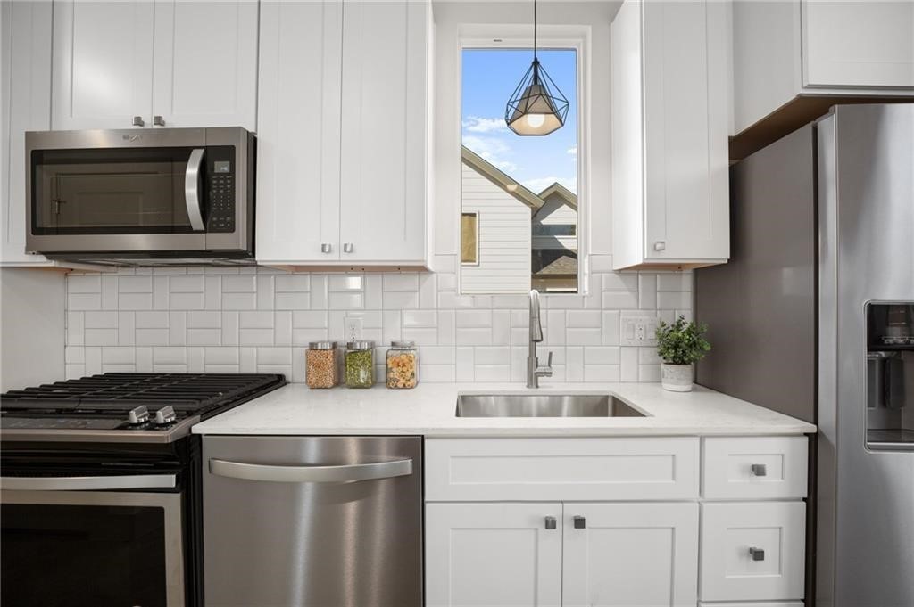 2413 East 9th Street, Unit 2 Austin, TX 78702 - Photo 8 of 38