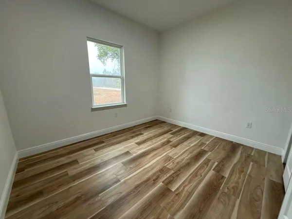 a view of empty room with window