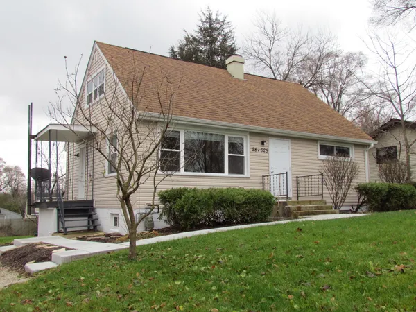 $419,500 | 28W625 Lester Street, West Chicago, IL 60185