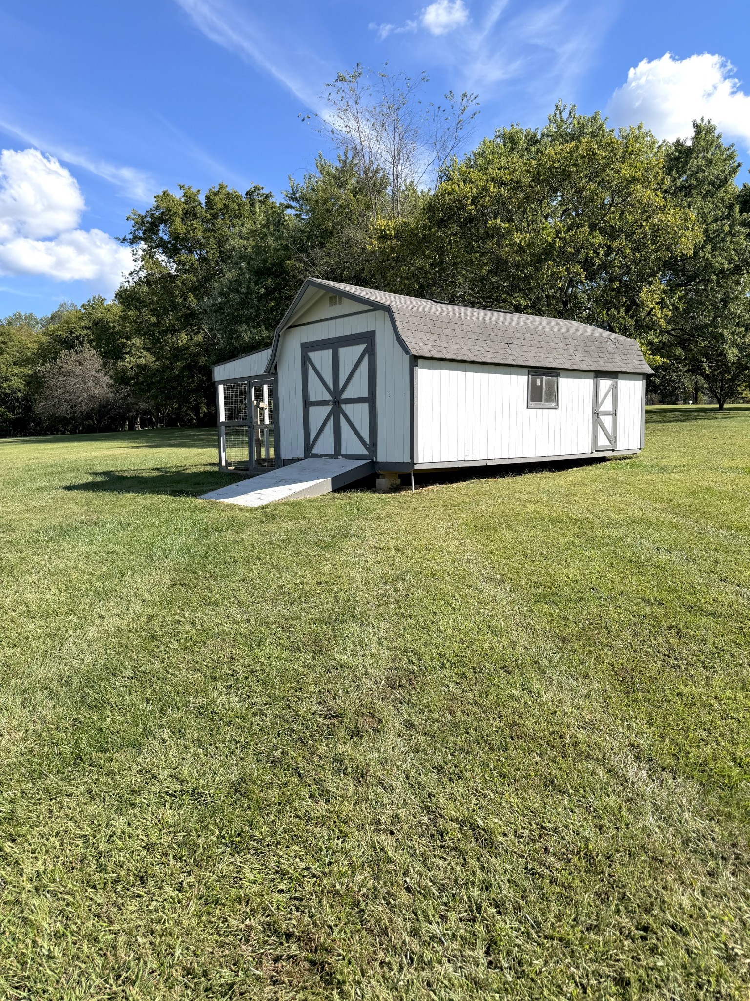 356 Lee Road Cottontown, TN 37048 - Photo 44 of 52 a view of a big yard with a barn in the background