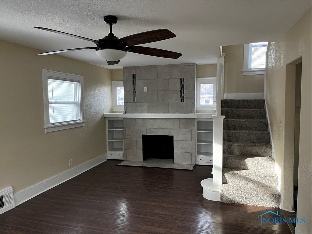 4341 Birchall Road Toledo, OH 43612 - Photo 2 of 12 Living Room
