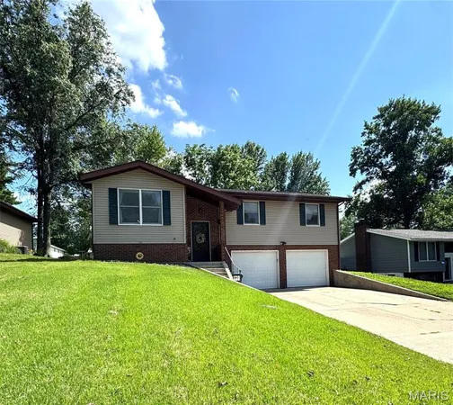 $235,000 | 145 Lake Vista Drive, Carlyle, IL 62231