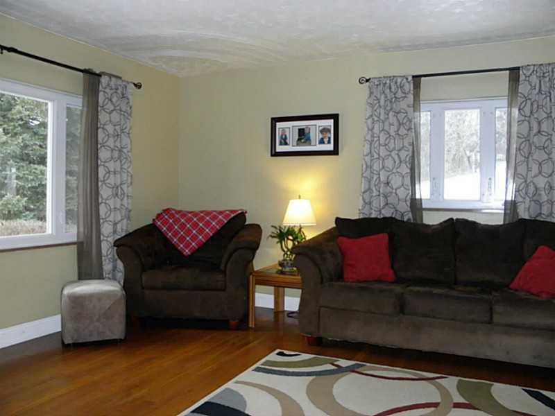 5742 Phillips Road Gibsonia, PA 15044 - Photo 2 of 23 Living Room.