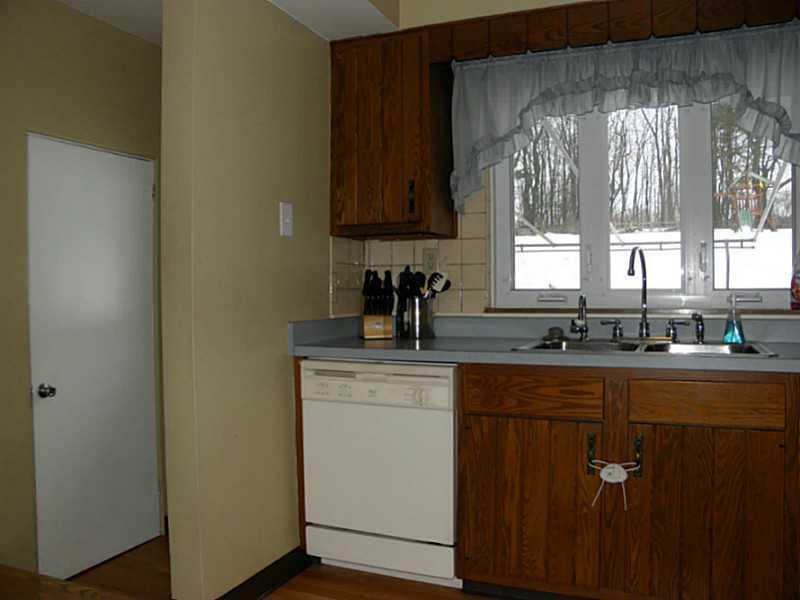 5742 Phillips Road Gibsonia, PA 15044 - Photo 6 of 23 Kitchen.