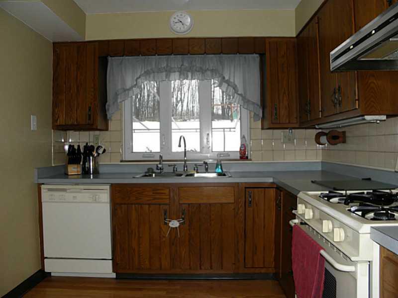 5742 Phillips Road Gibsonia, PA 15044 - Photo 7 of 23 Kitchen.