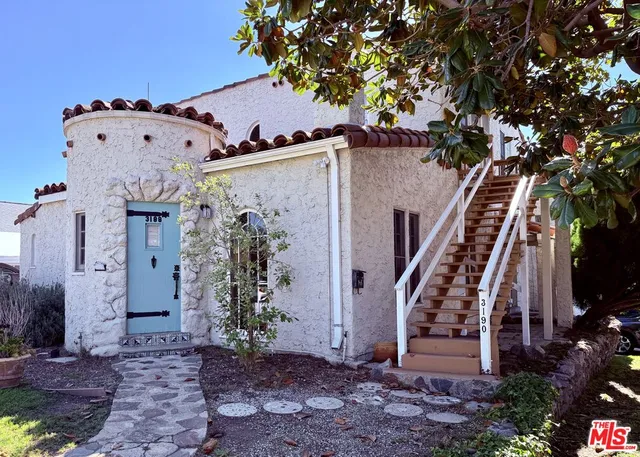 a view of a house with a plants
