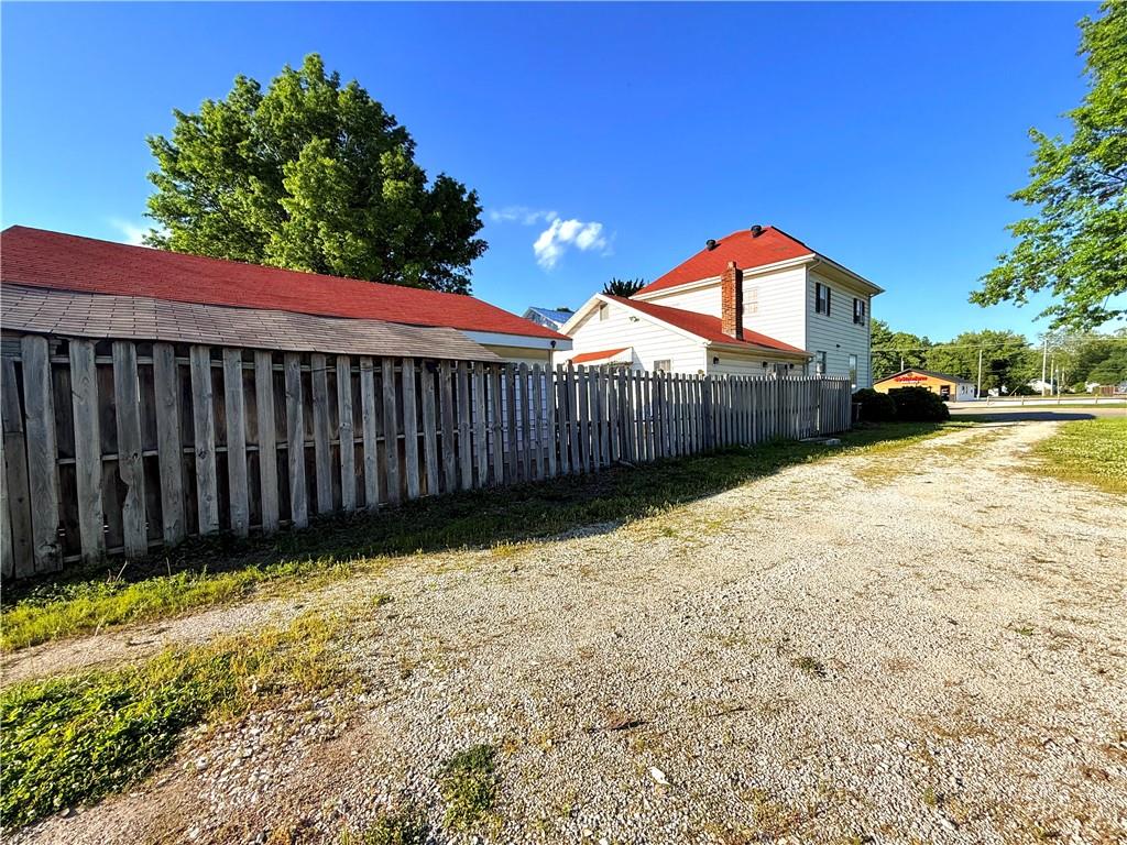 412 South Main Street Brookfield, MO 64628 - Photo 4 of 31