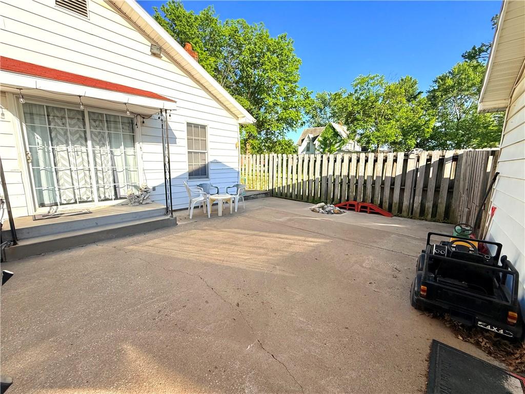 412 South Main Street Brookfield, MO 64628 - Photo 8 of 31