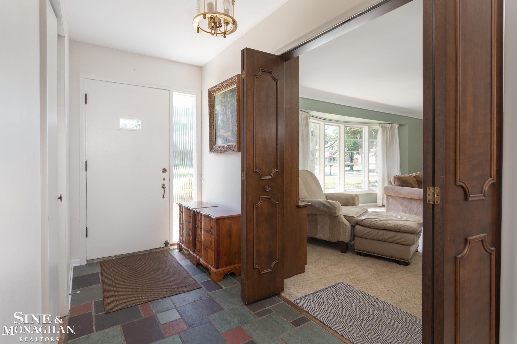505 Thorntree Road Grosse Pointe, MI 48236 - Photo 4 of 42 50088821-3.JPG