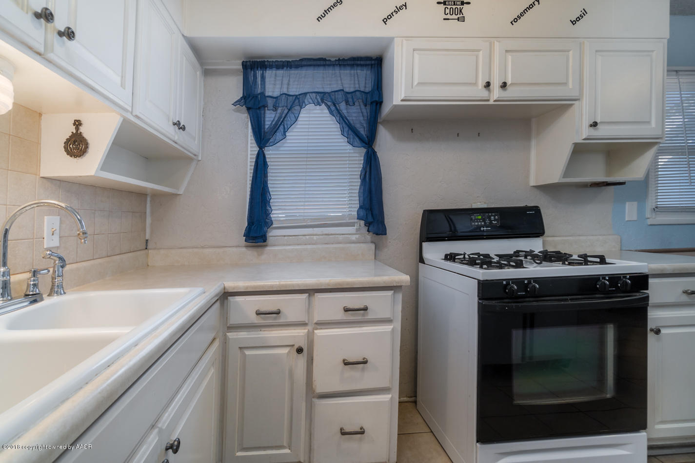 5104 Crockett Street Amarillo, TX 79110 - Photo 10 of 16 Kitchen View 3