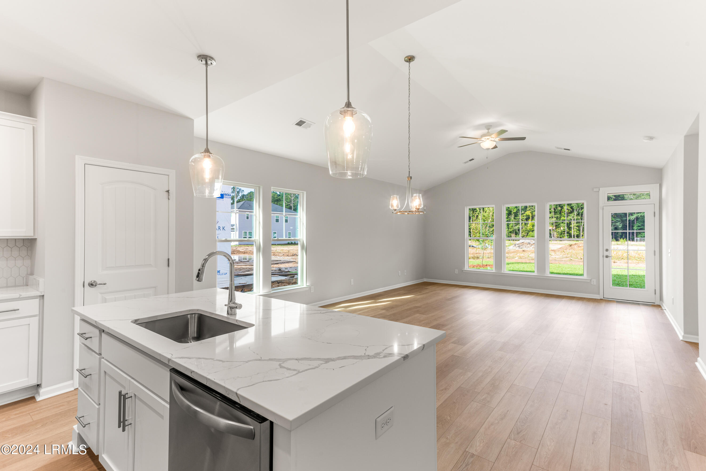 551 Sawmill Road Hardeeville, SC 29927 - Photo 4 of 17 dining area