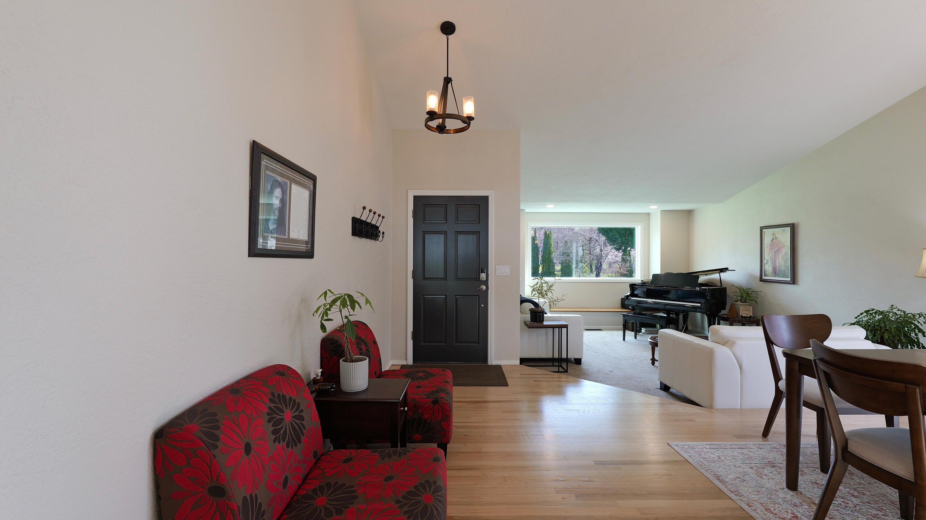 9401 Old Stage Road Central Point, OR 97502 - Photo 15 of 49 Dining to Living Room