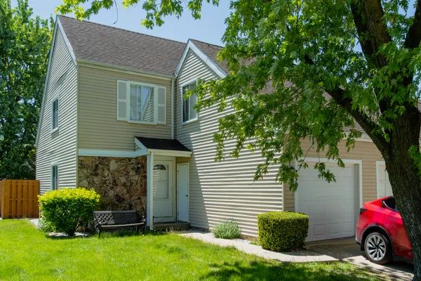 $349,998 | 750 Crescent Way, Hanover Park, IL 60133