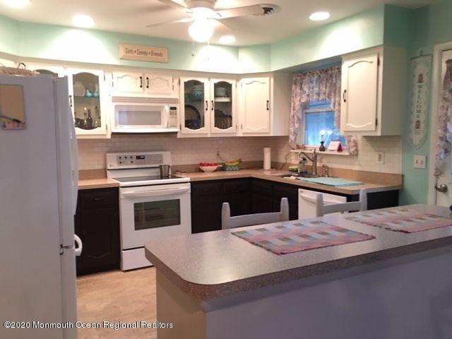 131 B Sunset Road Manchester Township, NJ 08759 - Photo 4 of 26 SECOND VIEW OF KTICHEN