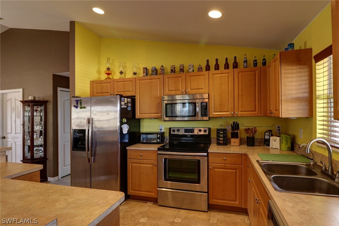 822 Rocaille Avenue Fort Myers, FL 33913 - Photo 9 of 25 Gallery Image 9