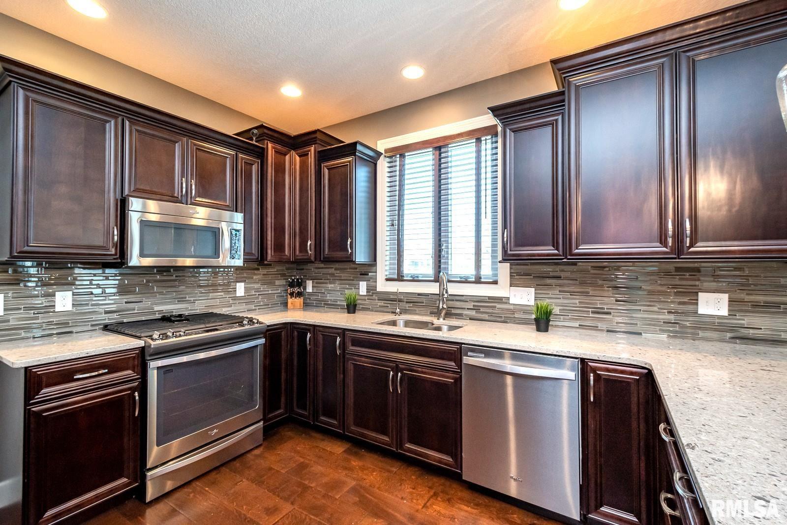 5628 Emily Road Bettendorf, IA 52722 - Photo 10 of 41 Gallery Image 10