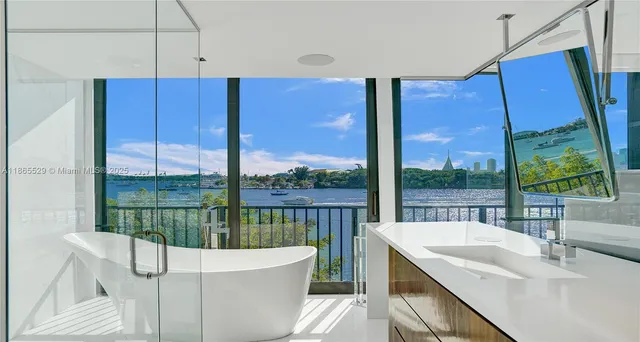 $5,500,000 | 1000 Venetian Way, Unit TH101, Miami, FL 33139