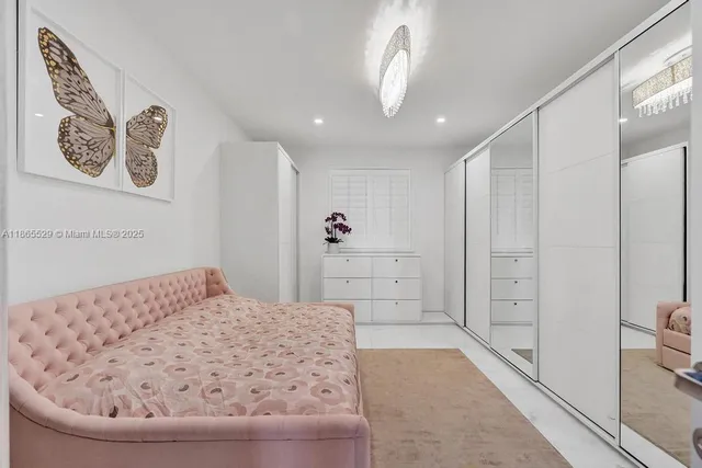 $5,500,000 | 1000 Venetian Way, Unit TH101, Miami, FL 33139