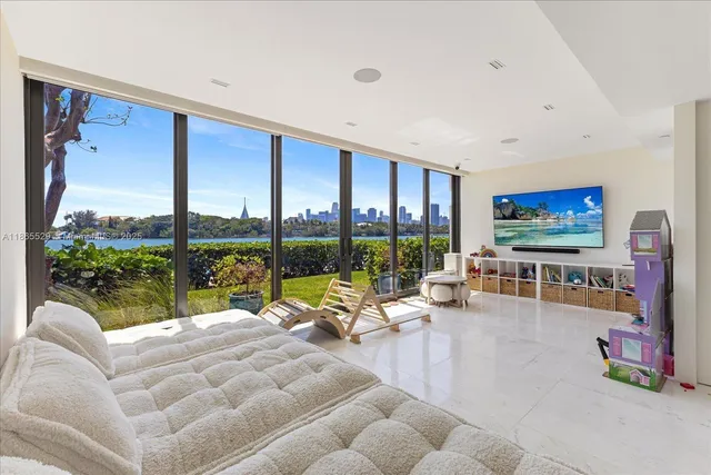 $5,500,000 | 1000 Venetian Way, Unit TH101, Miami, FL 33139