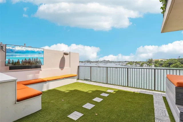 $5,500,000 | 1000 Venetian Way, Unit TH101, Miami, FL 33139