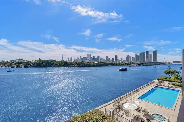 $5,500,000 | 1000 Venetian Way, Unit TH101, Miami, FL 33139