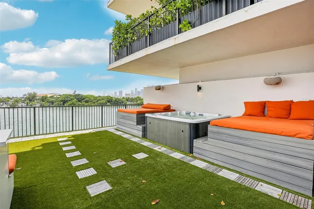 $5,500,000 | 1000 Venetian Way, Unit TH101, Miami, FL 33139