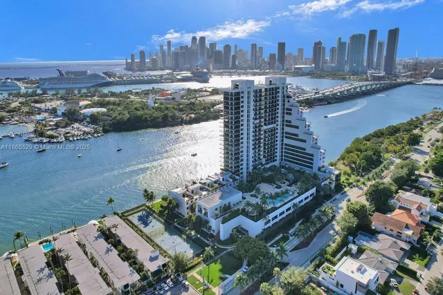 $5,500,000 | 1000 Venetian Way, Unit TH101, Miami, FL 33139