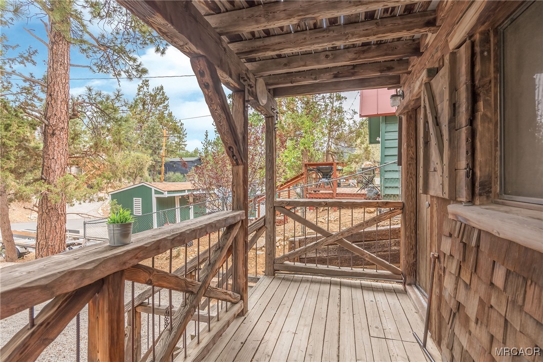 213 Riverside Avenue Sugarloaf, CA 92386 - Photo 11 of 50 Gallery Image 11