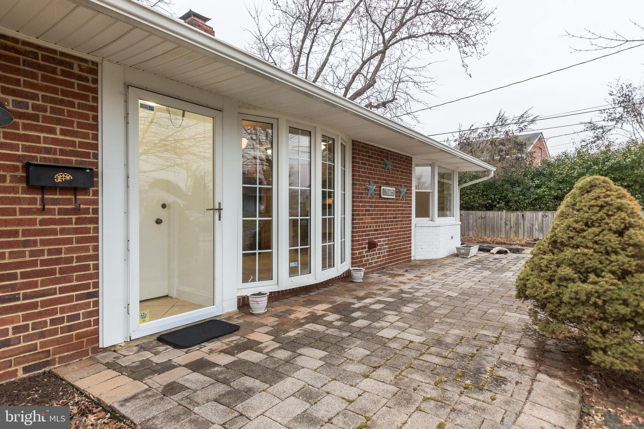 7303 Dickenson Street Springfield, VA 22150 - Photo 3 of 41 Beautiful bay windows
