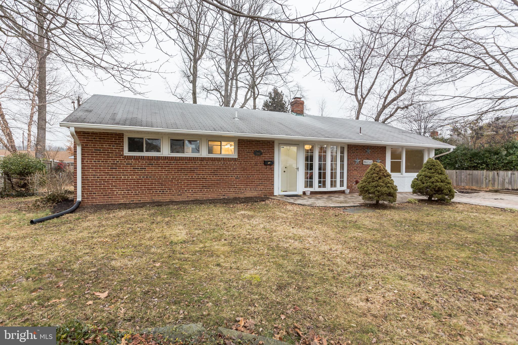 7303 Dickenson Street Springfield, VA 22150 - Photo 6 of 41 Plenty of room for spring flowers