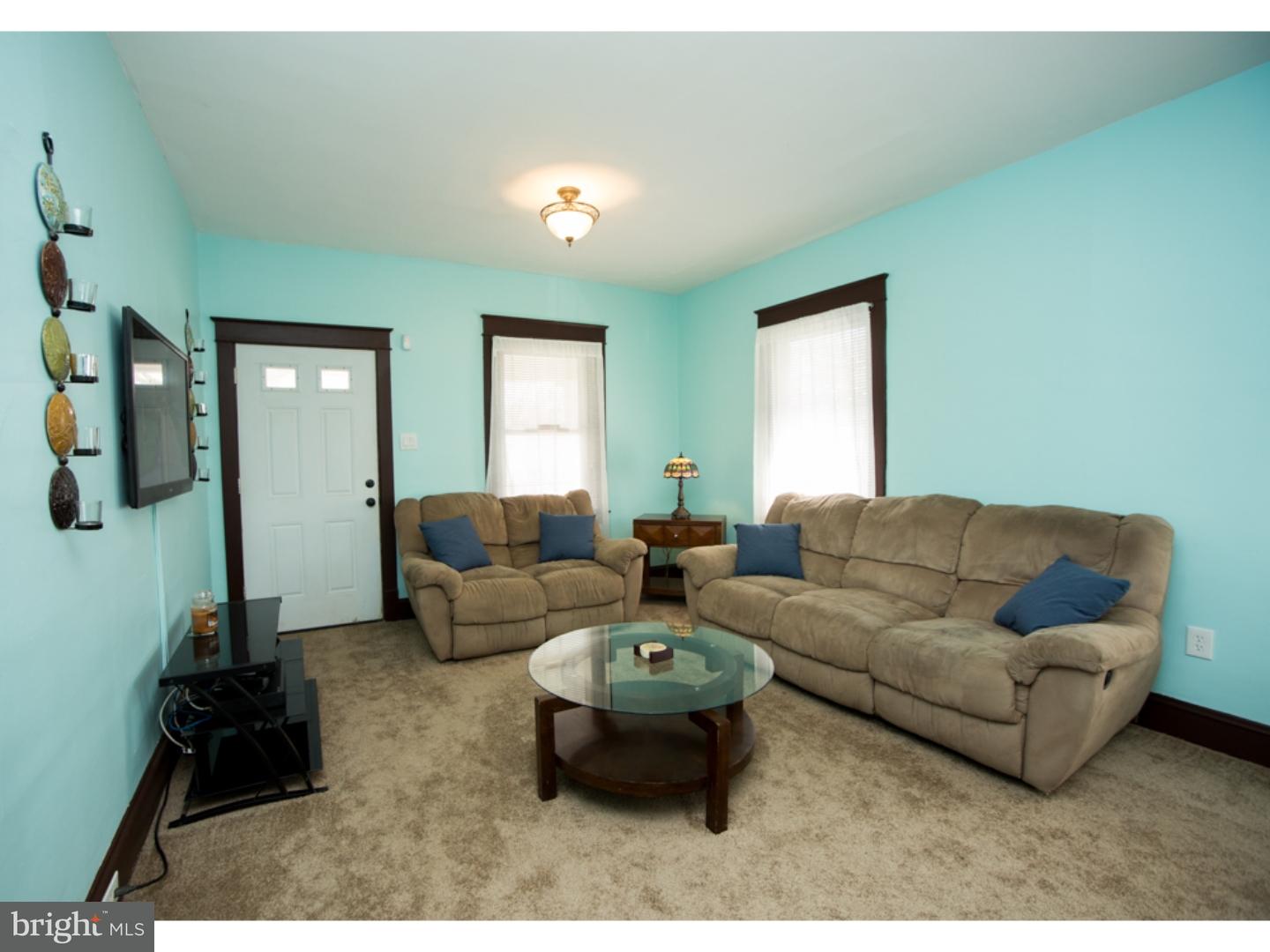 143 Fairview Road Woodlyn, PA 19094 - Photo 8 of 25 Living Room