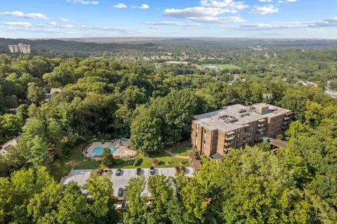 $524,900 | 135 Harpeth Trace Drive, Nashville, TN 37221