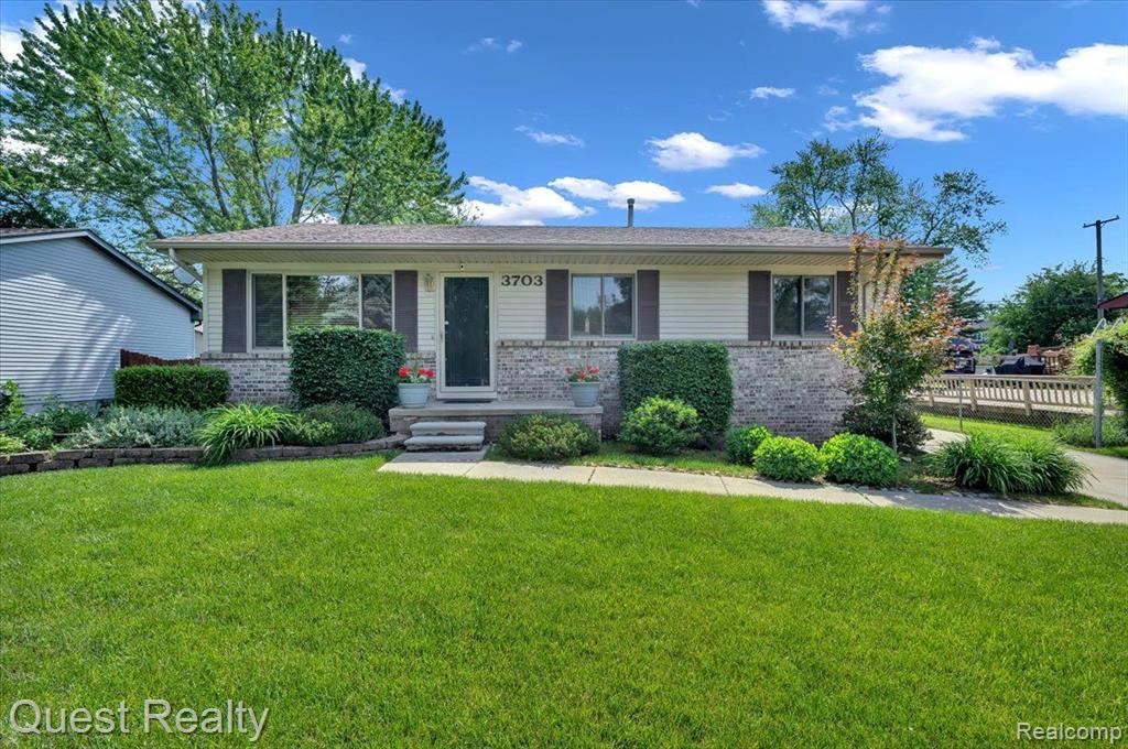 3703 Samuel Avenue Rochester Hills, MI 48309 - Photo 2 of 26
