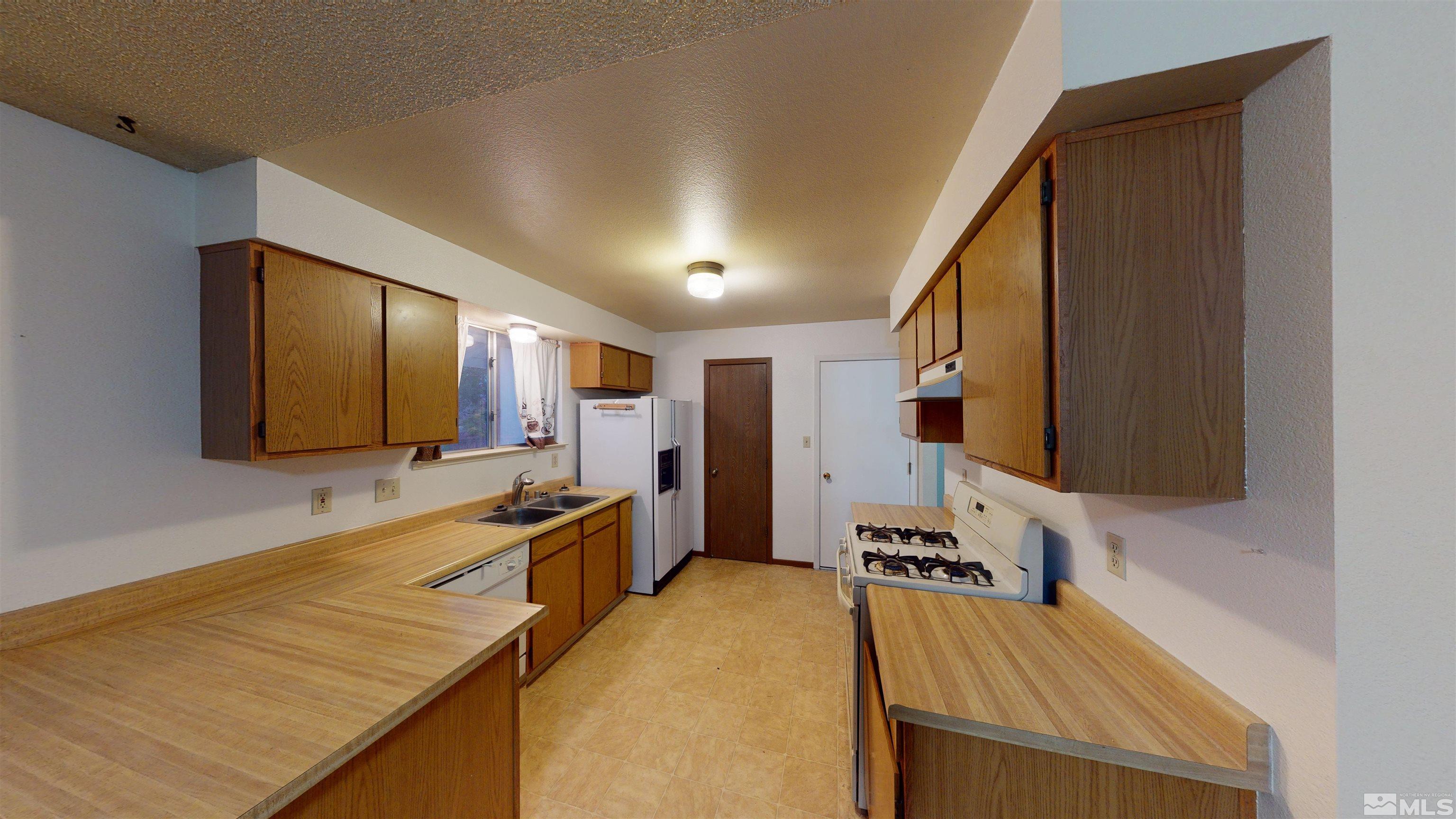 3935 Vireo Court Reno, NV 89508 - Photo 8 of 22 Photo 8