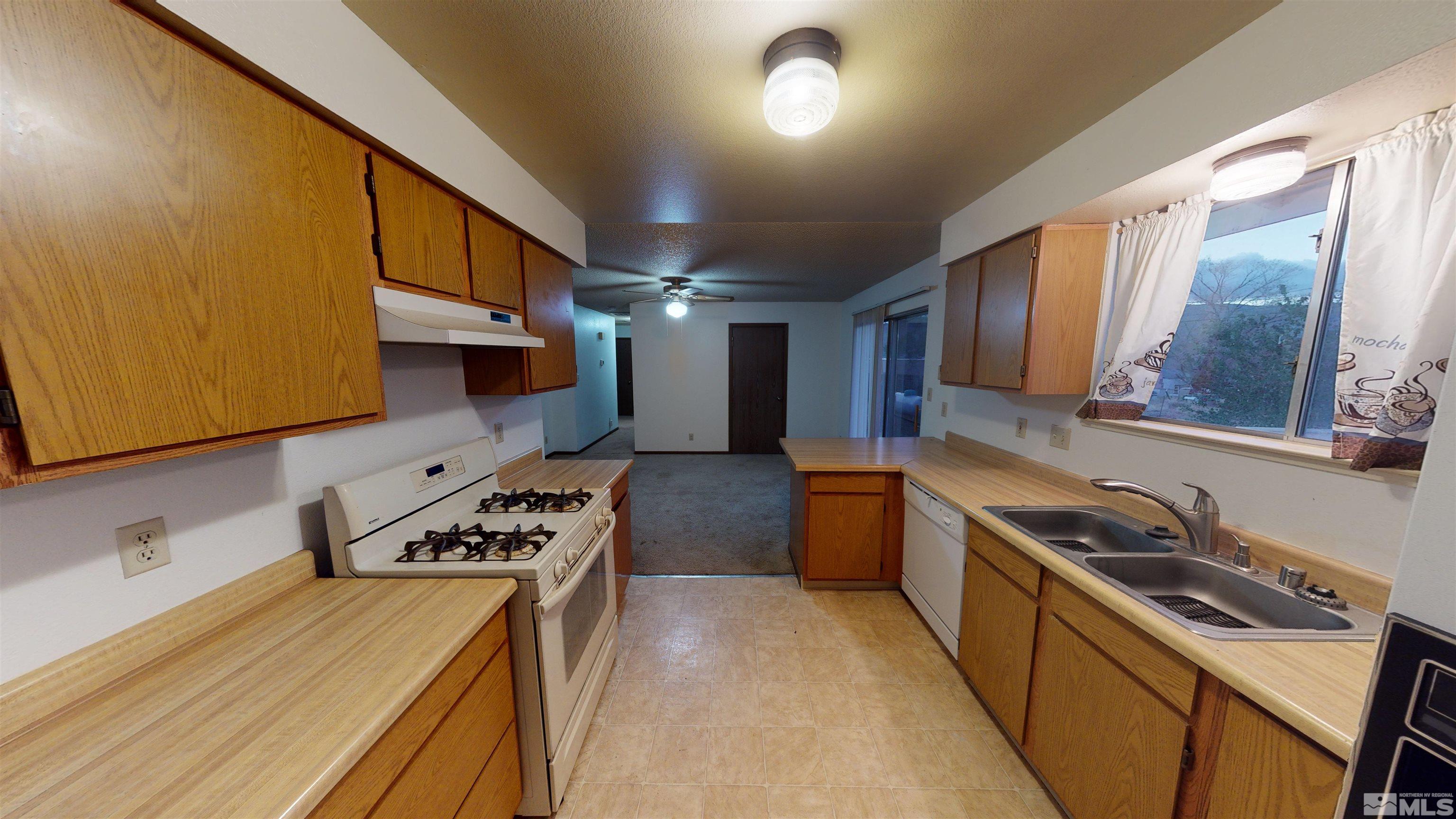 3935 Vireo Court Reno, NV 89508 - Photo 9 of 22 Photo 9