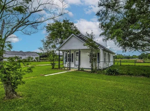 $1,200 | 1228 Highway 73, Winnie, TX 77665