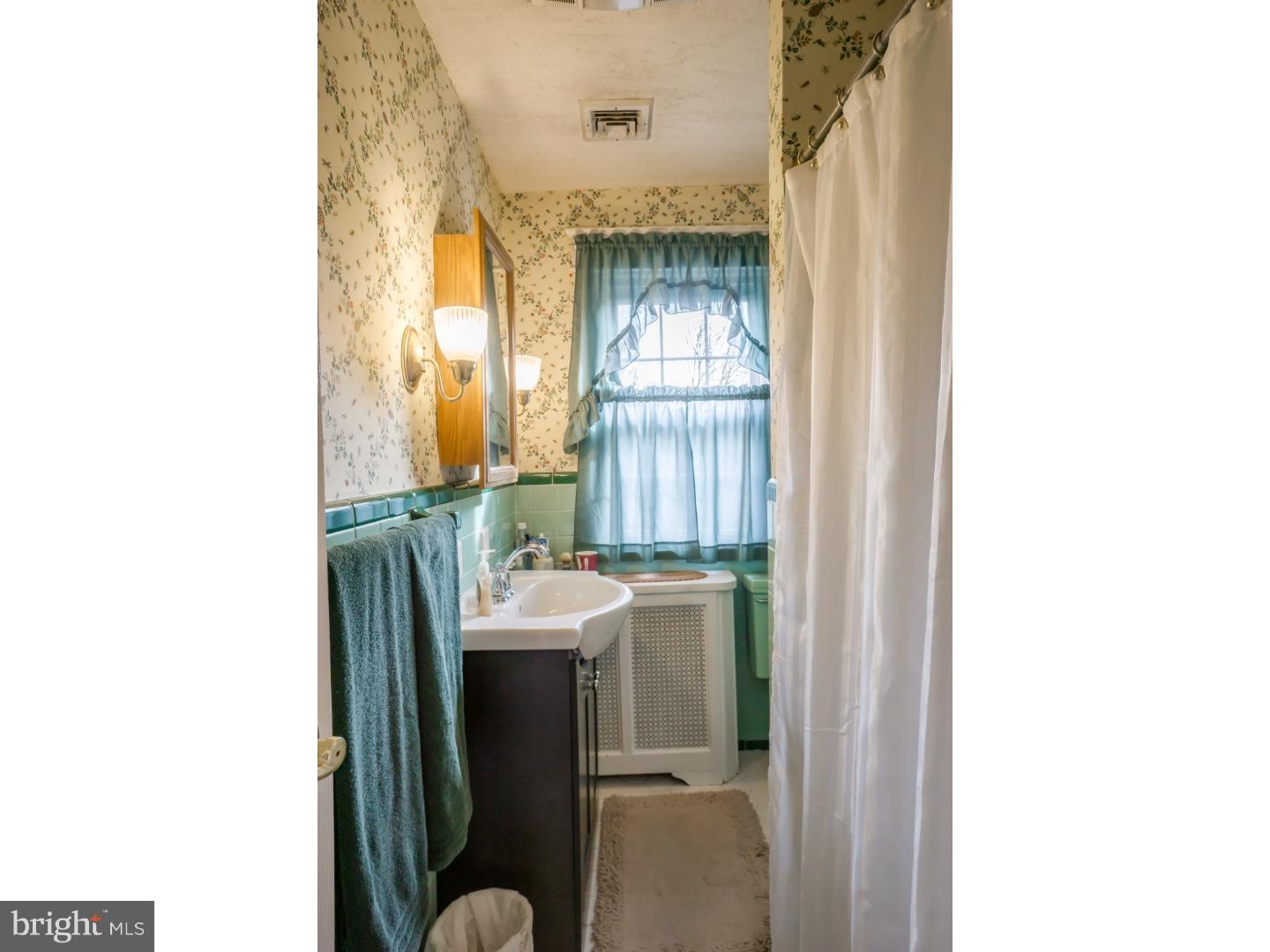 335 Spring Road Havertown, PA 19083 - Photo 17 of 24 Bathroom
