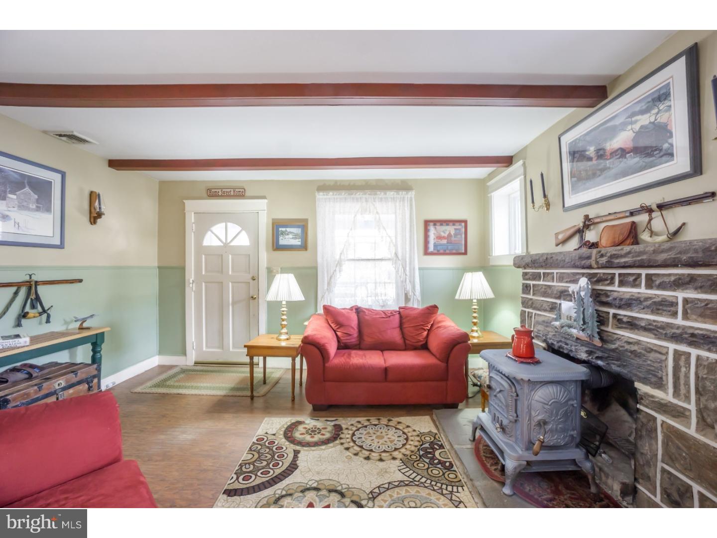 335 Spring Road Havertown, PA 19083 - Photo 7 of 24 Living Room