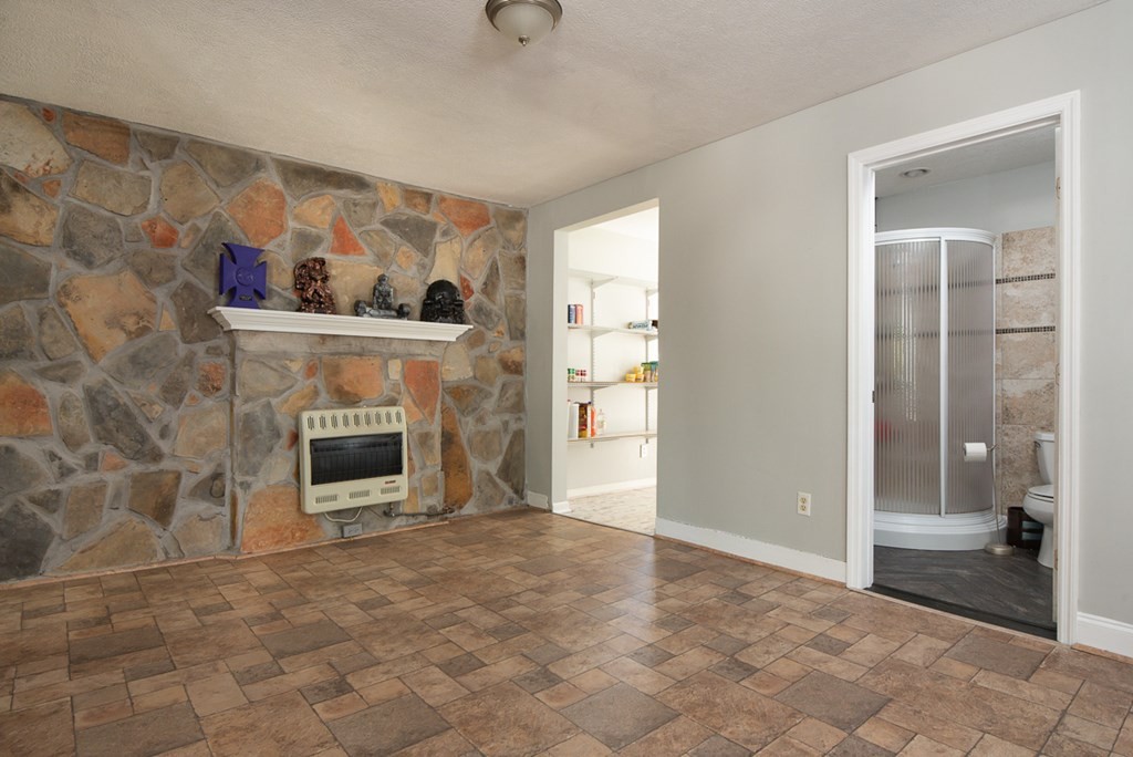 307 Lee Road Clinton, TN 37716 - Photo 7 of 25 Gallery Image 7
