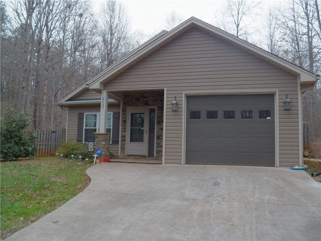 2027 Ridgeview Lane Seneca, SC 29678 - Photo 2 of 21 Gallery Image 2