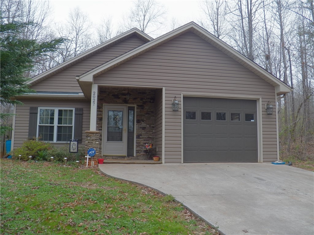 2027 Ridgeview Lane Seneca, SC 29678 - Photo 3 of 21 Gallery Image 3