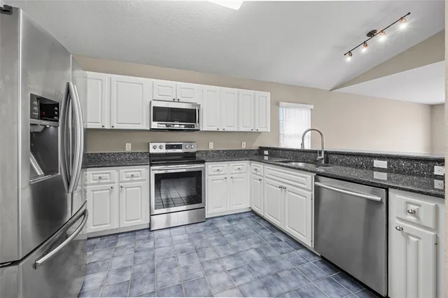 $299,900 | 17645 Southeast 117th Circle, Summerfield, FL 34491