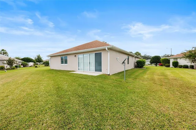 $299,900 | 17645 Southeast 117th Circle, Summerfield, FL 34491