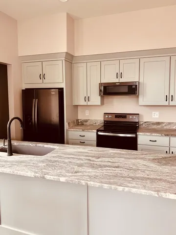 $1,995 | 30 High Street, Unit 3, Pembroke, NH 03275